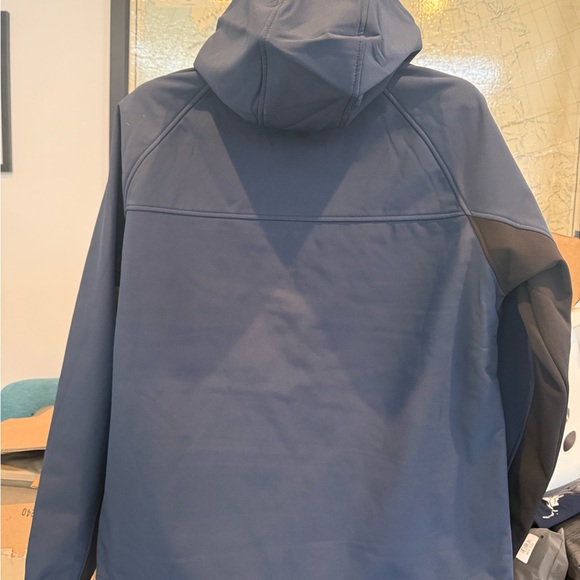 New Balance Men's Blue and Black Performance Jacket New with Tags - Picture 2 of 3